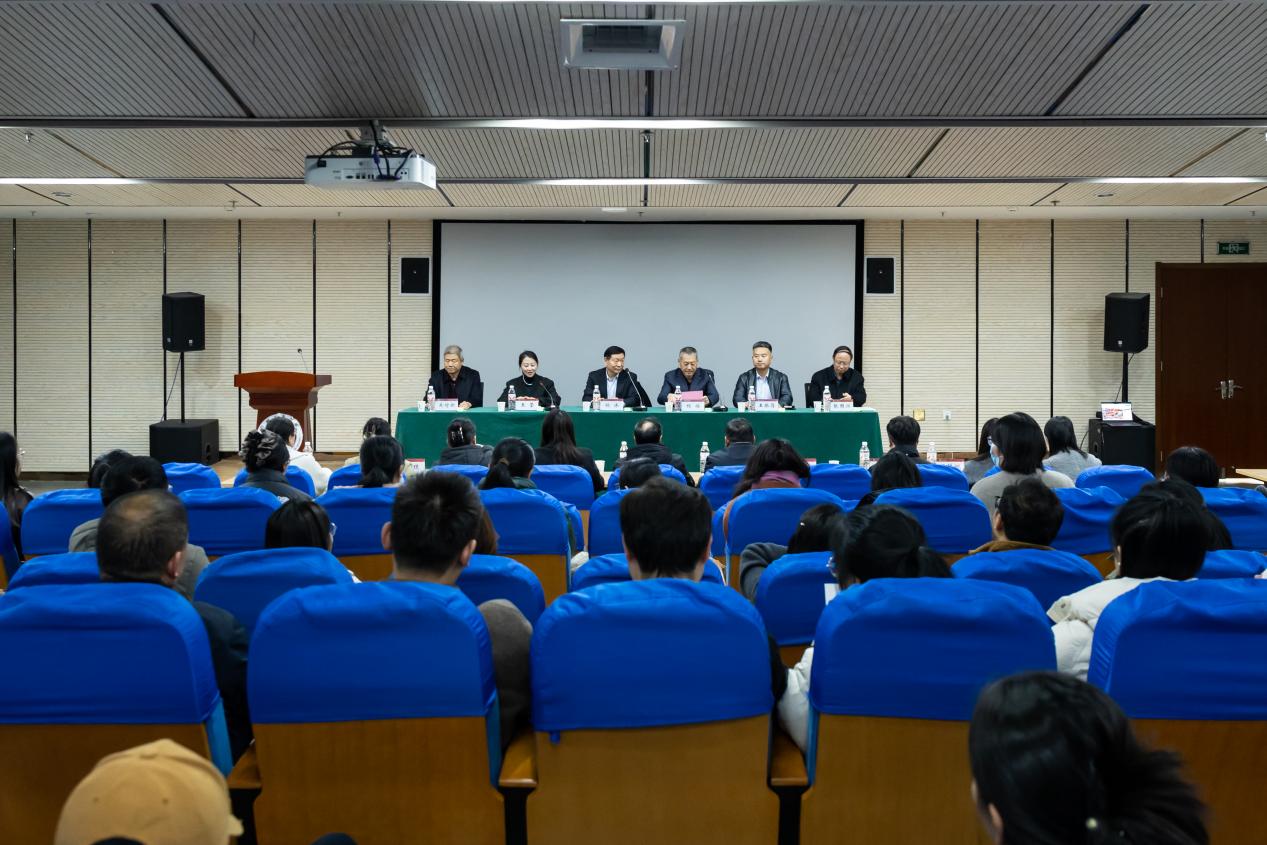 yl6809永利召开国家社科基金项目申报工作安排会暨专家辅导会